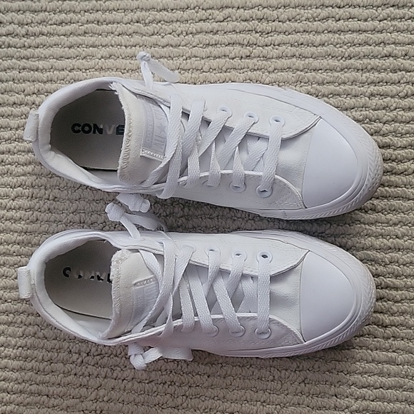 Converse Shoes - White slip-on Converse